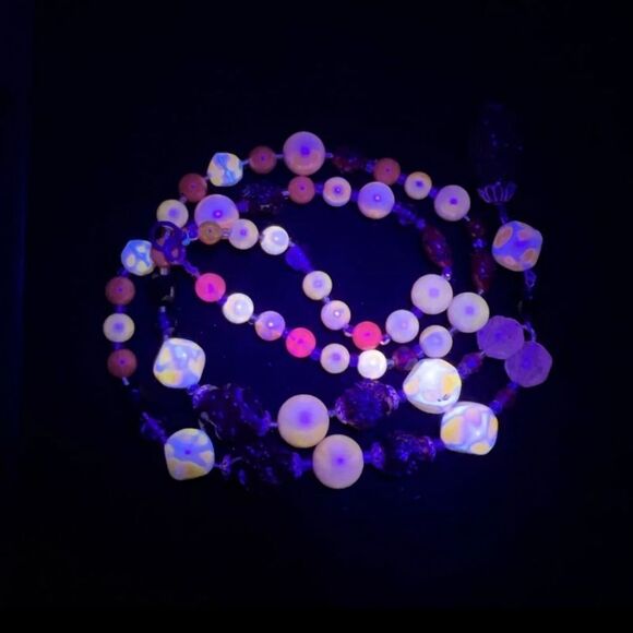 Red & Pink Glass Uranium wedding Cake - Picture 2 of 16